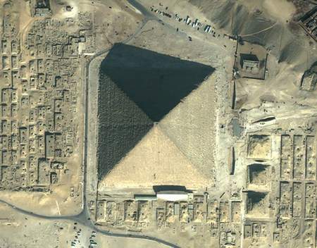 : pyramids_01.JPG